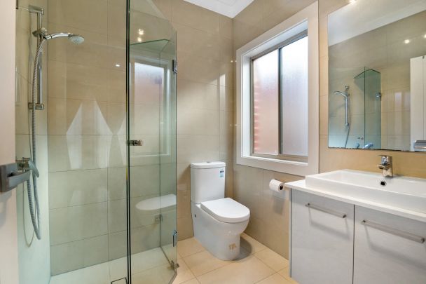 LOW MAINTENANCE 3 BEDROOM HOME ! - Photo 1