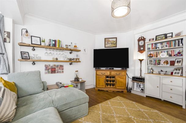 2 Bed Flat, Bridge Court, E10 - Photo 1