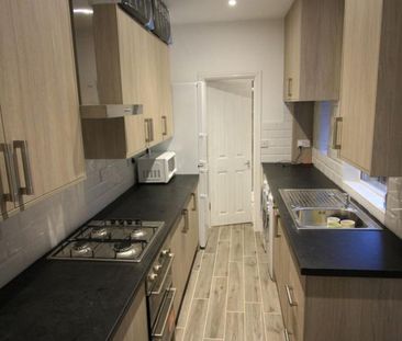 4 bedroom terraced house to rent - Photo 4