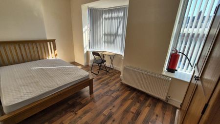 4 bedroom terraced house to rent - Photo 4