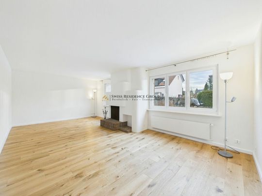 Thoroughly renovated semi-detached house with idyllic private garden - Photo 1