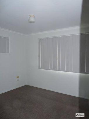 3 BEDROOM TOWNHOUSE WITH LOCK UP GARAGE - Photo 1