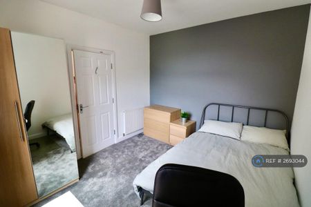 5 bedroom terraced house to rent - Photo 4