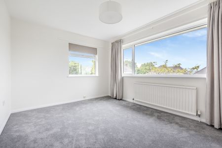 4 bedroom detached house to rent - Photo 2