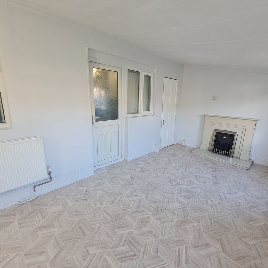 Sycamore Avenue, Knottingley - Photo 1