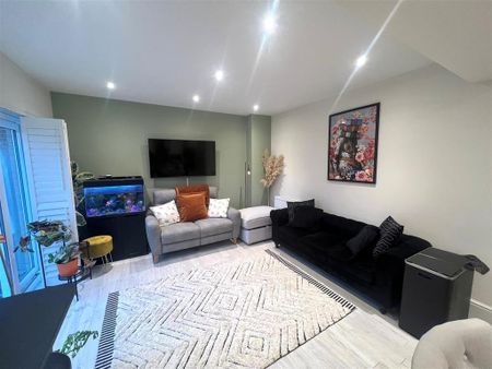 3 bedroom detached house to rent - Photo 2