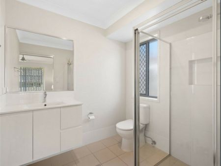 NEAT & TIDY FAMILY HOME - Photo 4