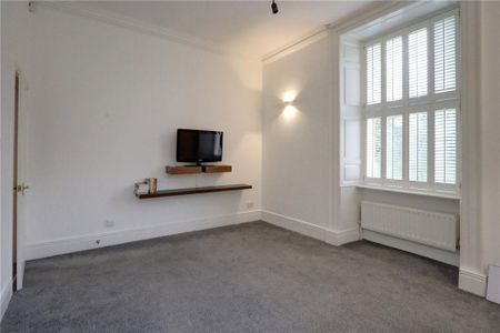 3 bedroom flat to rent - Photo 5