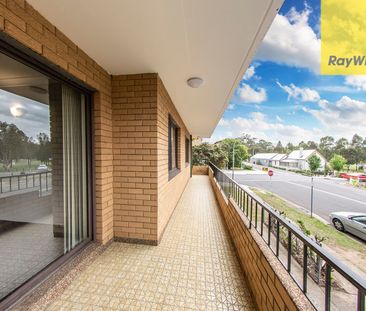 WELL MAINTAINED, FACING PARRAMATTA PARK! - Photo 3
