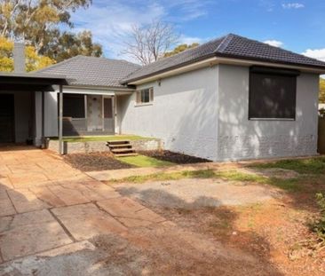 Spacious/Charming 3-Bedroom Family Home with Ample Parking in Eliza... - Photo 1