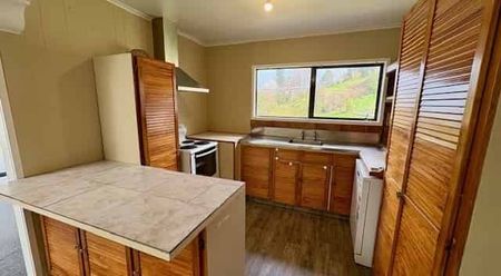 Three Bedroom Family Home - Photo 3