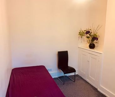 Room in a Shared House, Alfred Road, SE25 - Photo 1
