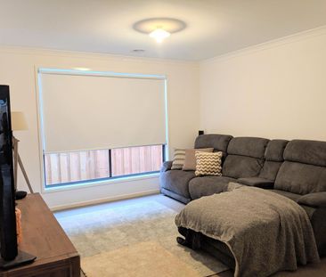 STYLISH MODERN LIVING - Photo 1