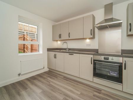 3 bedroom semi-detached house to rent - Photo 5