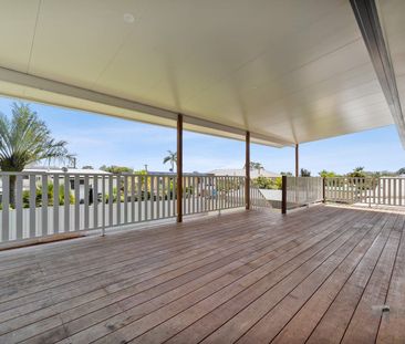 NEWLY RENOVATED DUAL-LIVING HOME WITH 5 BEDS + STUDY - WALK TO THE ... - Photo 2