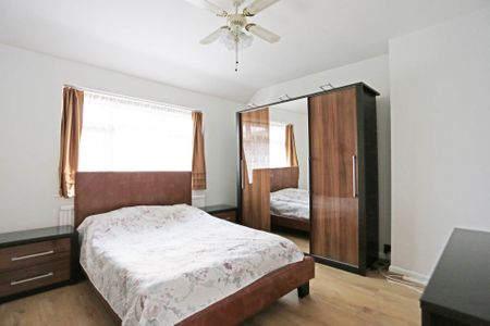 Price £1,900 pcm - Available Now - Unfurnished - Photo 4