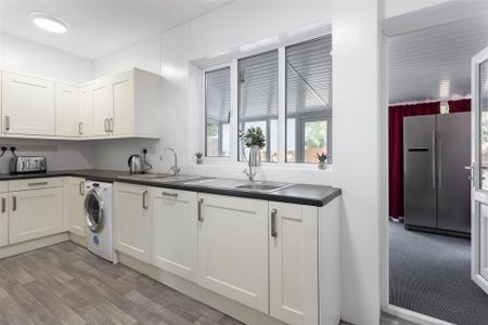 1 bedroom in a house share to rent - Photo 3