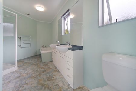 Tucked away in Remuera - Photo 2