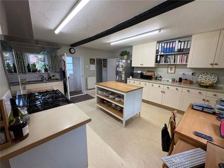 4 bedroom detached house to rent - Photo 5