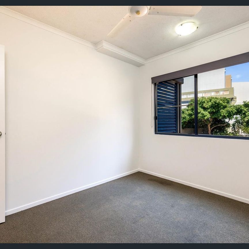 Modern Two Bed, Two Bath Unit in Secure Cairns Pavilions - Photo 1