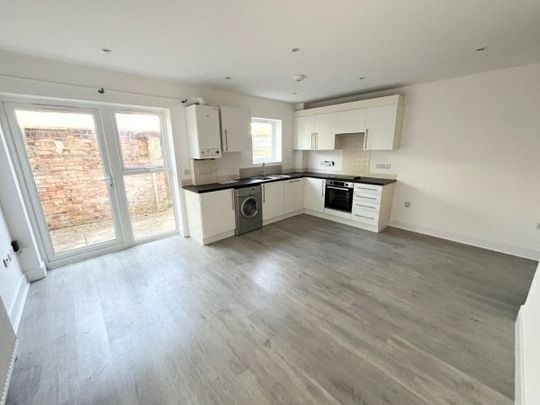 Commercial Road, Lower Parkstone - Photo 1