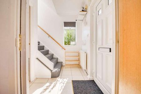 Warwick Road, Canterbury, CT1 - Photo 3