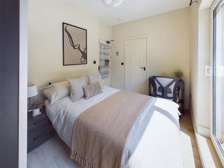 1 bedroom in a house share to rent - Photo 3