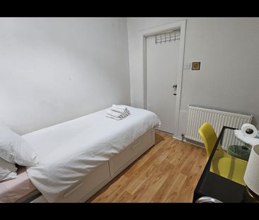 Room in a Shared Flat, Chamberlayne Road, NW10 - Photo 1