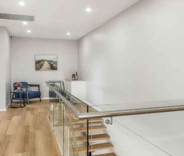 Offering Space & Modern Design&excl; - Photo 2