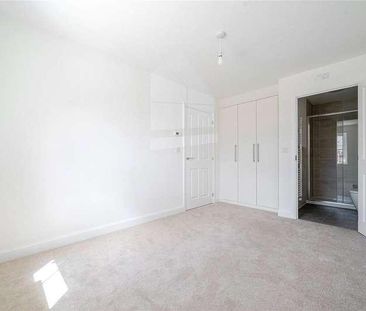 Bugle Grove, Finchampstead, RG40 - Photo 2