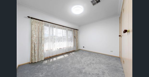 Space and Comfort! - Photo 1