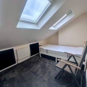 Room in a Shared House, Nelson Road, SW19 - Photo 2