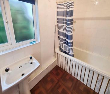 3 bedroom detached house to rent - Photo 2