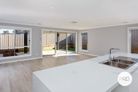 2/12 Gibson Street, Boorooma NSW 2650 - Photo 3