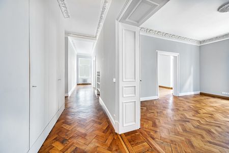 Schwabing - Herrschaftliche Altbau-Wohnung mit ca. 3,40 Metern Raumhöhe - Foto 2