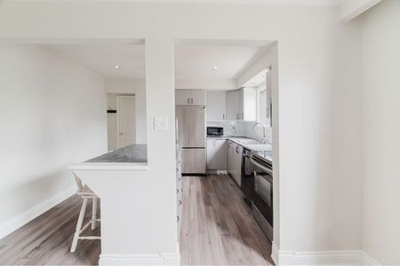 For Lease - 307 Towercrest Drive, Newmarket, Ontario - Photo 5