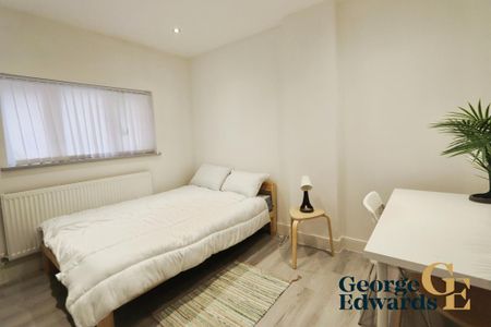 1 bedroom in a house share to rent - Photo 3