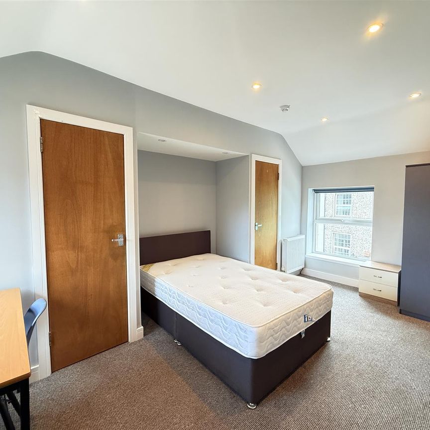 54 Holyhead Road - Photo 1