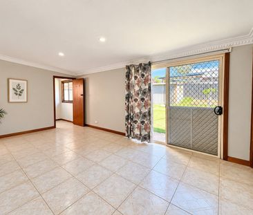 Spacious 4-Bedroom Home with Two Air Conditioners - Photo 1