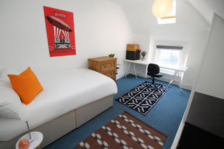 1 bedroom in a house share to rent - Photo 2