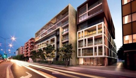 Light-Filled Sixth Floor Apartment with Stunning CBD Views - Photo 3