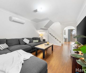Ultra Convenient Three Bedroom Home - Photo 3