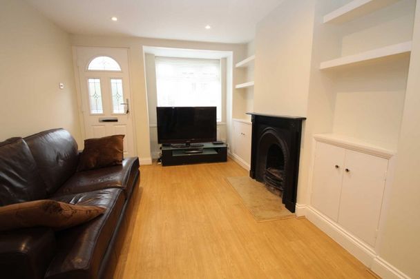 2 bed Terraced for rent - Photo 1