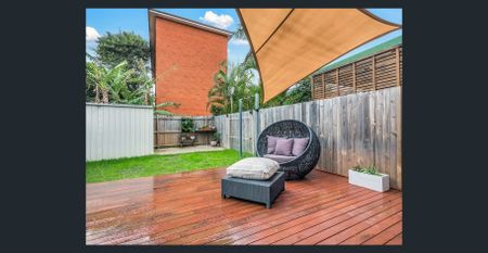 Stylish Oversized Home Walking Distance To Beach - Photo 3