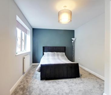 4 bedroom semi-detached house to rent - Photo 6