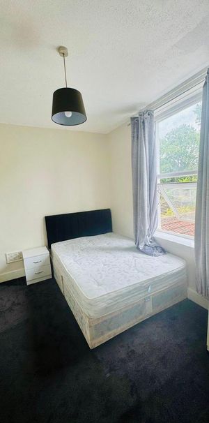 1 bedroom in a flat share to rent - Photo 1