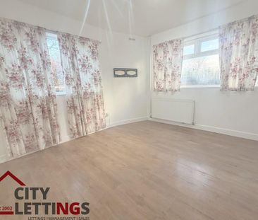 4 bedroom end of terrace house to rent - Photo 4