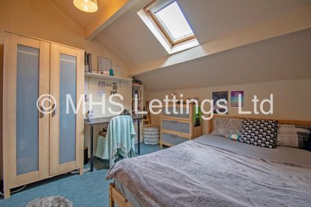 3 Bedroom Flat for rent in Woodhouse Lane - Photo 2