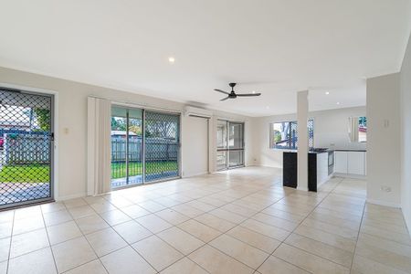 Spacious Family Home with Pool & Entertainer's Deck: - Photo 4