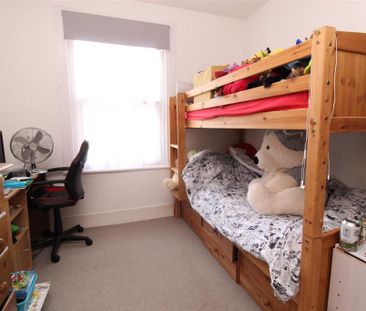 3 bedroom end of terrace house to rent - Photo 4